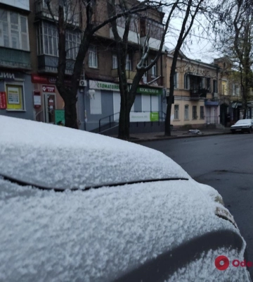 Первый снег в Одессе: второй год подряд 4 декабря (фоторепортаж)