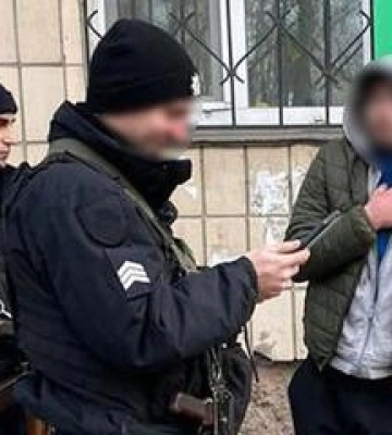 У Полтаві затримали 28-річного грабіжника, який напав на чоловіка