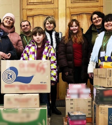 Окопні свічки, маскувальні сітки та патріотичні вироби: сумська школа № 27 допомагає військовим