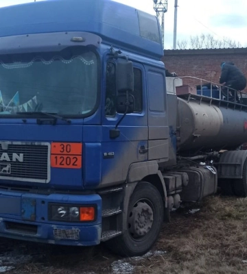 На Сумщині поліція зупинила вантажівку з нелегальним пальним
