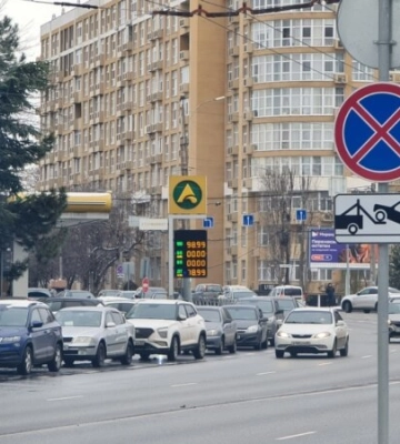 У Криму другий день поспіль відсутні популярні марки бензину – активіст