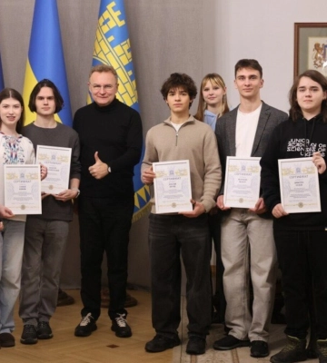 15 обдарованих учнів-інтелектуалів у Львові отримали по 30 тисяч гривень 