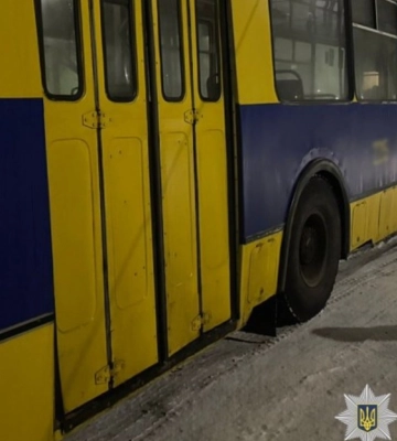 У Житомирі 16-річного хлопця ударило струмом у тролейбусі
