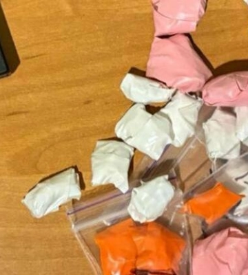 У лісі біля Львова затримали 22-річного чоловіка з “закладками” канабісу