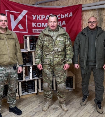 Палатный: на новый год "Украинская команда" привезла 28 и 63 бригадам на фронт новую партию дронов