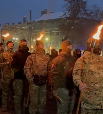Львов почтил 117-ю годовщину со дня рождения Степана Бандеры факельным шествием — видео