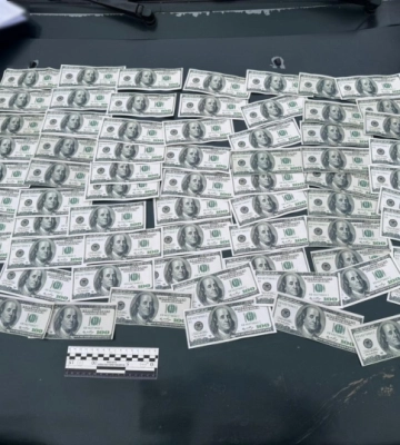 На Буковині двоє жителів Кам’янець-Подільського за 8000 доларів переправляли чоловіка через кордон