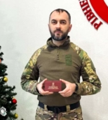 Майор поліції Рівненщини забезпечував зв’язок на передовій і став Почесним донором України