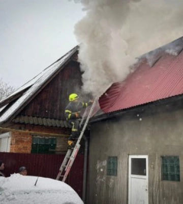 У Хусті завдяки пильності сусіда вдалося врятувати житлові будинки від пожежі
