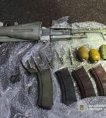 Автомат, патрони та гранати: на Дніпропетровщині затримали продавця зброї