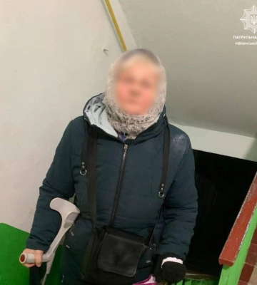 Патрульні допомогли розгубленій пенсіонерці повернутися додому
