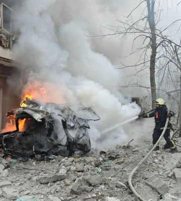 Ворог вдарив по багатоповерхівці в Харкові: є постраждалі