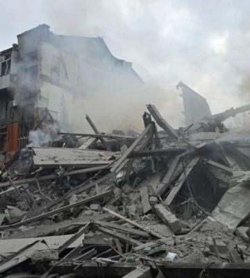 РФ ударила двома ракетами по пʼятиповерхівці в Харкові, є постраждалі
