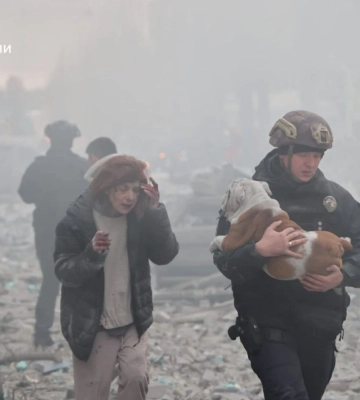 Росіяни завдали ракетного удару по п’ятиповерхівці у Харкові (ФОТО)