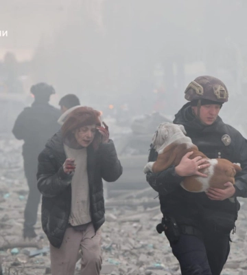 Росіяни завдали ракетного удару по п’ятиповерхівці у Харкові (ФОТО)