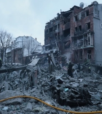 Війська РФ ударили по житловому будинку в Харкові, є постраждалі