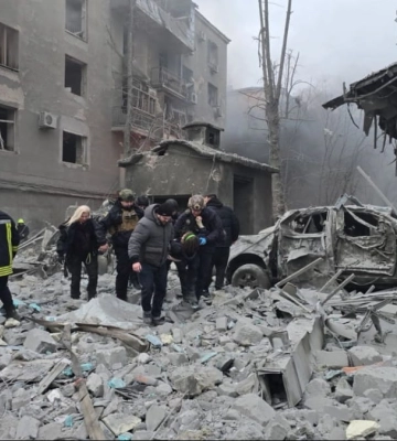Удар по центру Харкова: ракета влучила в житлову багатоповерхівку, є поранені та загиблі (оновлено) (Відео)