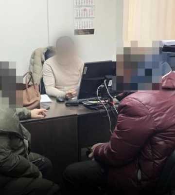 Привласнив виплату рідним полеглої захисниці Азовсталі - на Прикарпатті підозрюють посадовця поліції