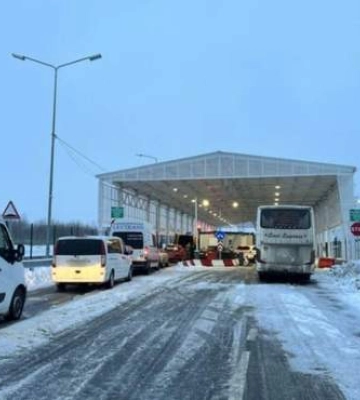 На Волині чоловік дав прикордоннику 200 євро, щоб пустили за кордон. Суд покарав