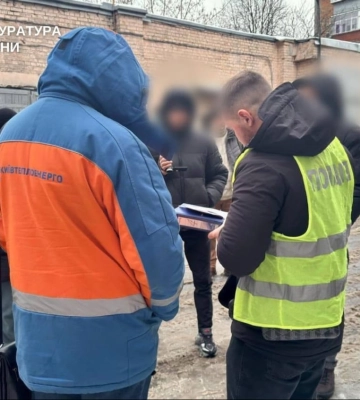 У Києві затримали посадовця «Київтеплоенерго» через падіння 16-річної дівчини в яму з окропом