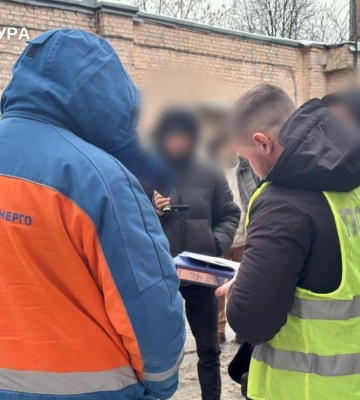 У Києві затримали посадовця «Київтеплоенерго» через падіння 16-річної дівчини в яму з окропом