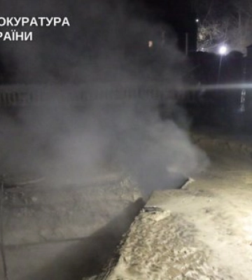 Посадовця "Київтеплоенерго" затримали через падіння 16-річної дівчини в яму з окропом. ФОТО