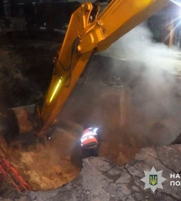 Посадовця «Київтеплоенерго» затримано через падіння підлітки в яму з окропом