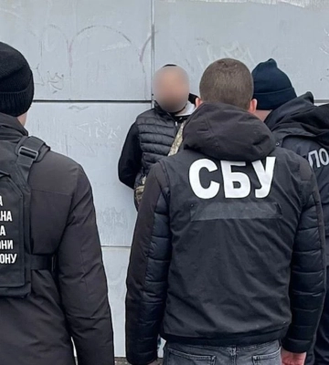 Продавал оружие и боеприпасы за 64 000 гривен: на Днепропетровщине задержали мужчину