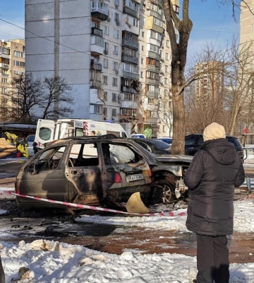 У Києві вибухнув позашляховик