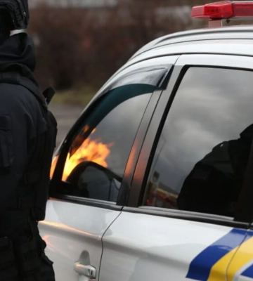 В Киеве на Оболони взорвался автомобиль: есть пострадавшие