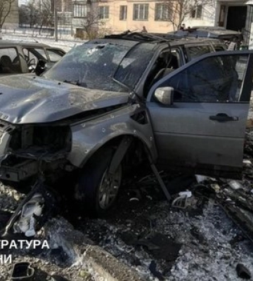 Вибух автомобіля на Оболоні кваліфіковано як теракт: поранено військового, - прокуратура. ФОТО