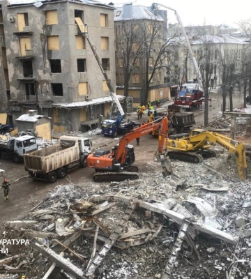 В Харькове под завалами дома обнаружили фрагменты тела еще одного человека