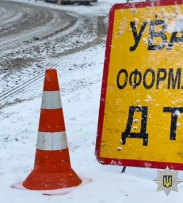 На Полтавщині Mitsubishi Pajero на трасі врізався у Volkswagen Crafter: є поранений внаслідок ДТП