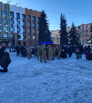 На Волині попрощалися із військовослужбовцем Андрієм Ломазюком, який помер на військовому навчанні
