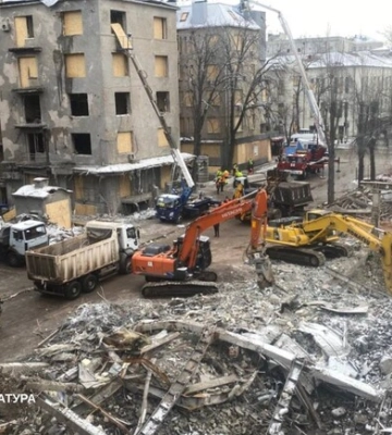 В Харькове продолжается разбор завалов после ракетного удара по Сумской, среди погибших — дети (видео)