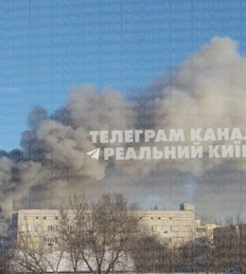 В Киеве вспыхнул масштабный пожар на складе