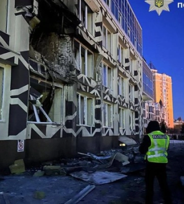 Головне за ніч та ранок понеділка, 5 січня: майже 230 боєзіткнень, удар по медзакладу в Києві, знеструмлення Славутича