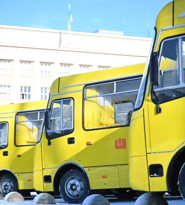 Закарпатські школи отримали ще 9 нових шкільних автобусів