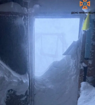 У високогір'ї Карпат екстремальні -17°C та небезпечні погодні умови