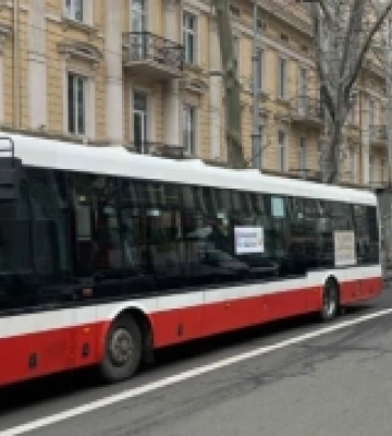 Допомога друзям: миколаївські автобуси почали курсувати в Одесі