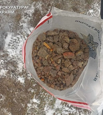 До 7 років ув’язнення з конфіскацією майна загрожує жителю Вараша за перевезення та зберігання бурштину на понад 1,5 млн грн