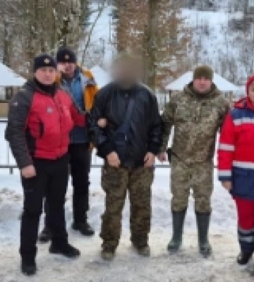 Хотів незаконно потрапити до Румунії: на Рахівщині в горах врятували виснаженого чоловіка. ФОТО