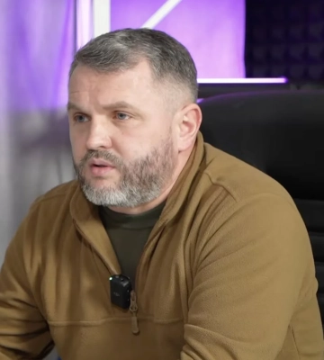 «Мер появився десь в районі дев’ятої-десятої години. Мене це прямо збісило, ну, тому що війна»,- заступник міського голови Херсона розповів про перші години повномасштабного вторгнення