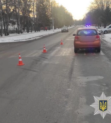 На Київщині легковик під кермуванням жінки травмував пенсіонерку на пішохідному переході