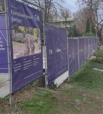 У центрі Одеси вандали понівечили огорожу