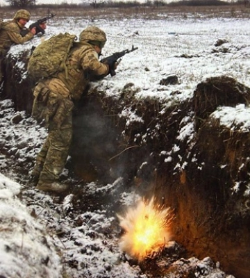 За добу війни в Україні РФ втратила п'ять танків, 46 артсистем та 940 військових