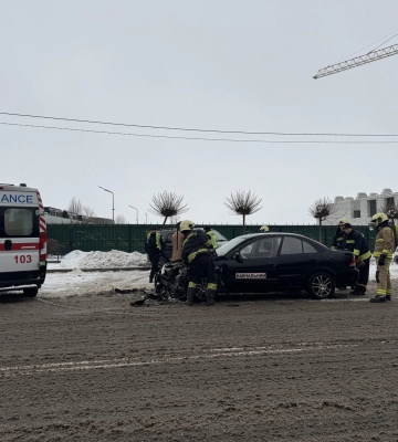 Поблизу Долини троянд у Черкасах сталася ДТП. На місці працюють медики (ФОТО)