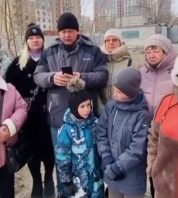 В Мариуполе потерявших дом людей пытаются заселить в «бесхозные» квартиры: на месте их домов строят жилье для россиян