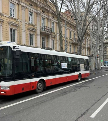 В Одесі автобуси від інших громад замінюють електротранспорт, який не працює