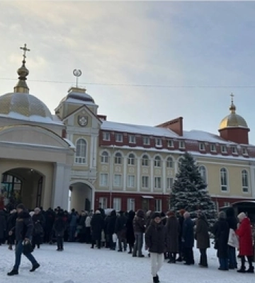 Водохреща: як у центрі Луцька освячують воду 
